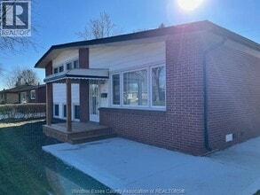 Building Photo - 3401 Roxborough Ave