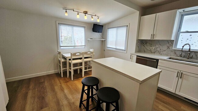 Foto del edificio - 2704 N New England Ave