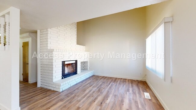 Building Photo - 2735 Fowler Rd