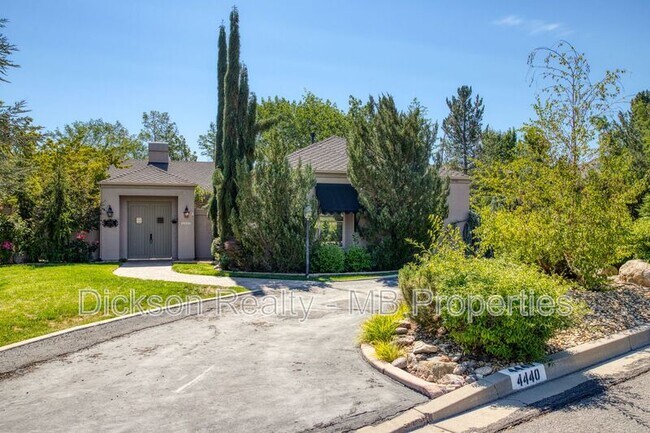Foto del edificio - 4440 Juniper Trail