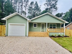 Building Photo - 20 Pine Trail