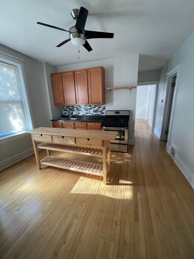 Building Photo - 3501 N Oakley Ave