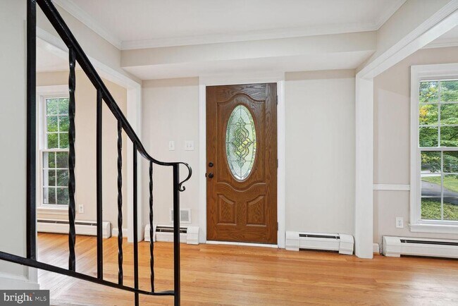 Building Photo - 9211 Hollyoak Dr