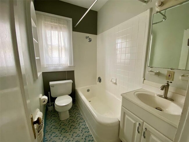 Foto del edificio - 1513 Enfield Rd