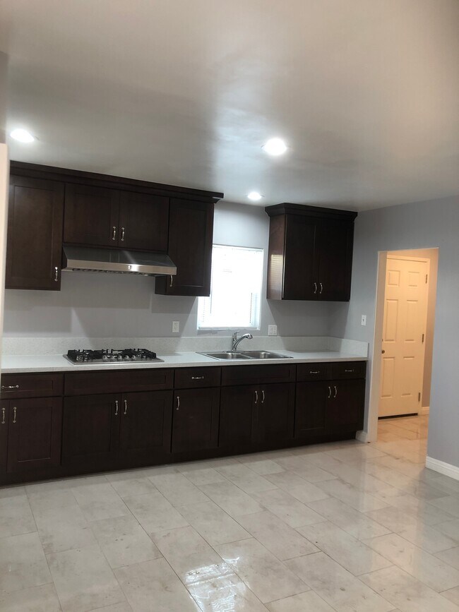 Foto del edificio - 15814 S Normandie Ave