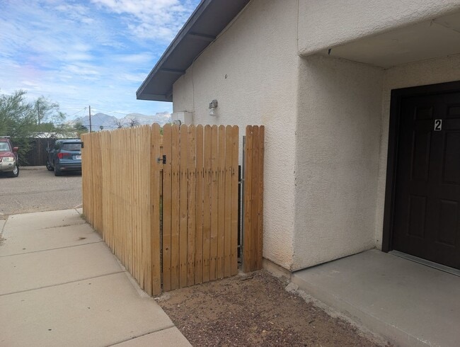 Building Photo - 2642 N Los Altos Ave