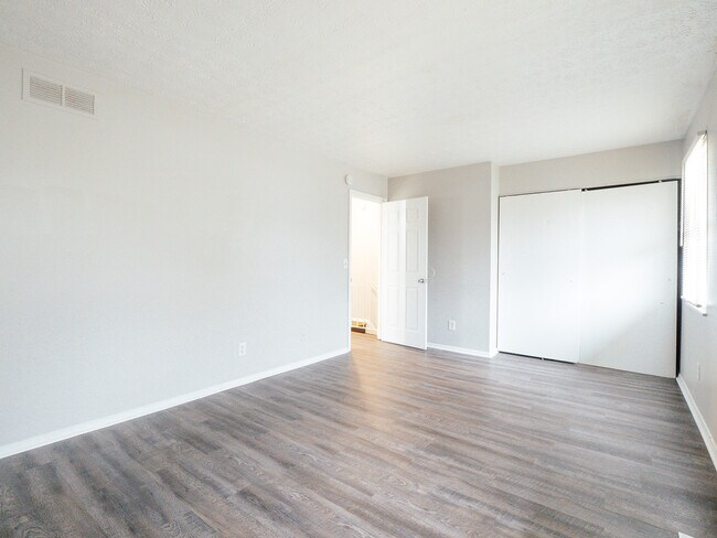 Building Photo - 10927 Birchridge Dr