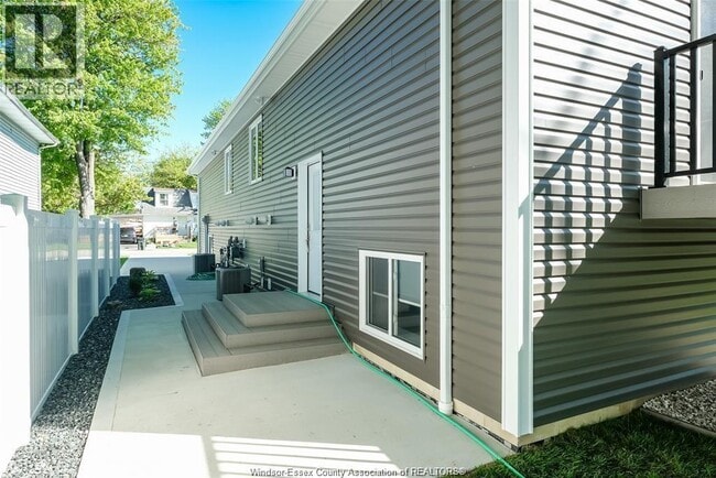 Building Photo - 81 Brien Ave W