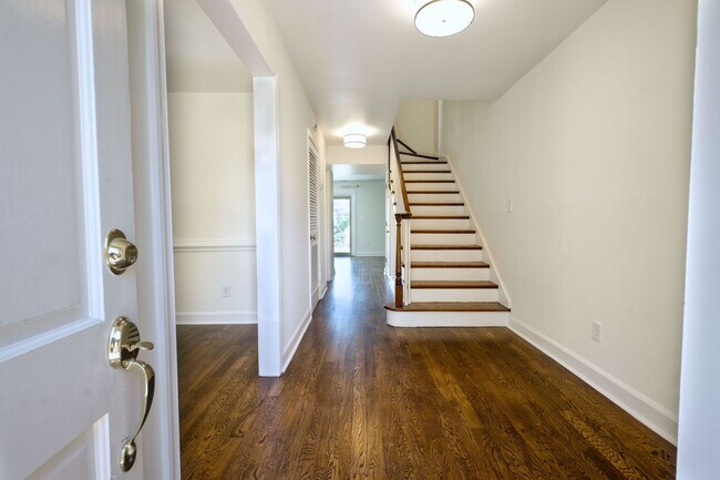 Foto del edificio - 420 Linkhorn Dr