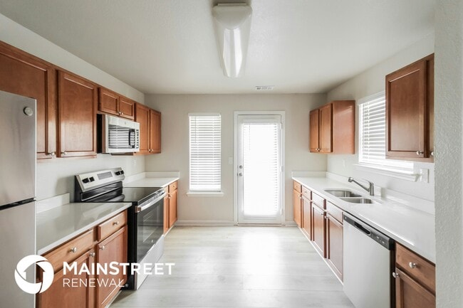 Building Photo - 160 Lakeside Point