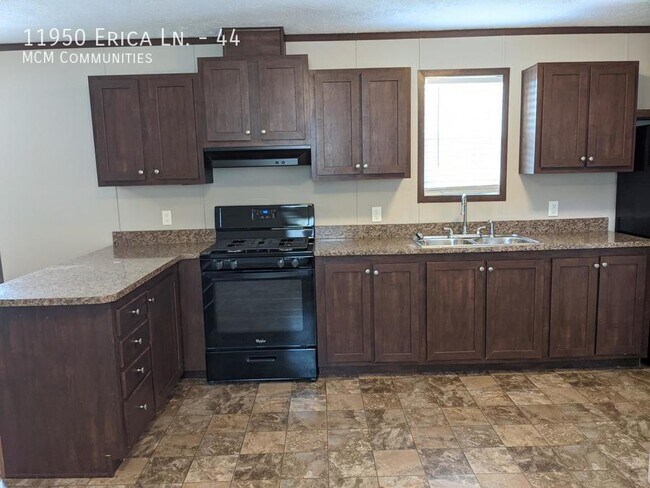 Building Photo - AVAILABLE NOW! 11950 Erica Ln. Site 44