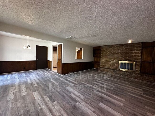 Building Photo - 1006 Andrew Dr