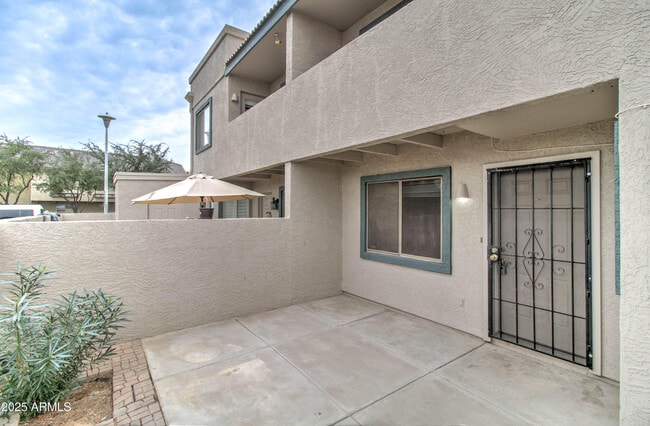 Building Photo - 2311 E Hartford Ave