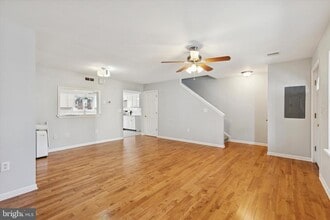 Building Photo - 908 Green St