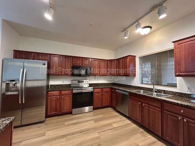 Foto del edificio - 920 E Devonshire Ave