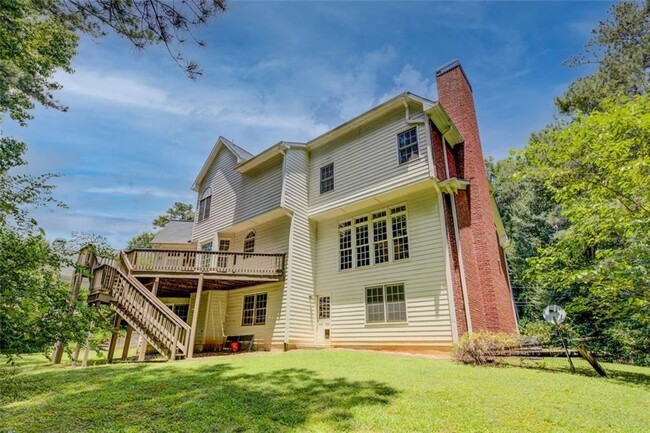 Foto del edificio - 4692 Bishop Lake Rd