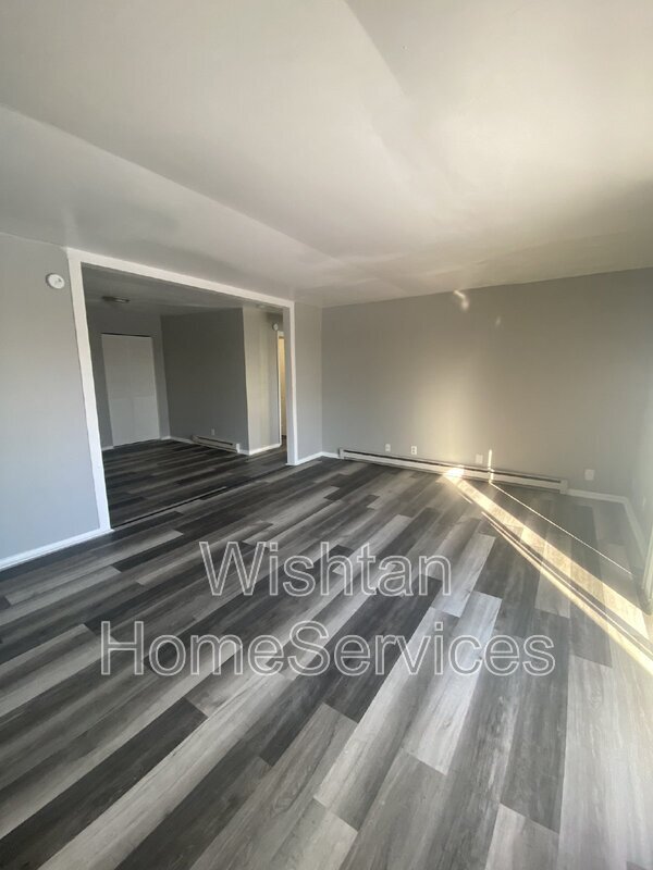 204 Charleston Blvd Unit Apt 6, IL 61455 Condo for Rent in