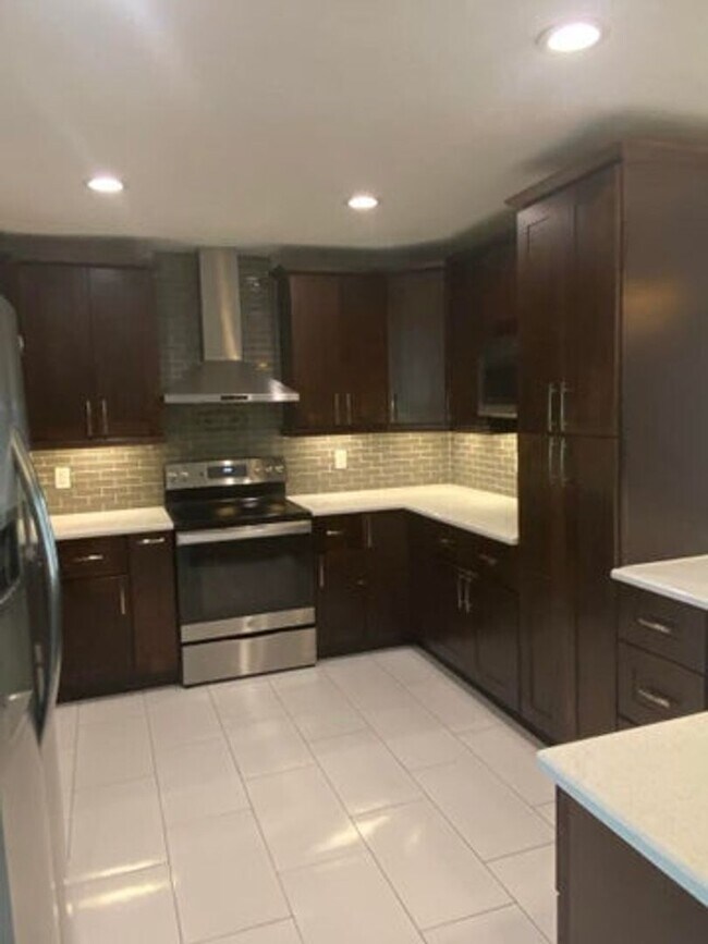 Building Photo - 1127 Sea Pines Way, Lantana, FL 33462