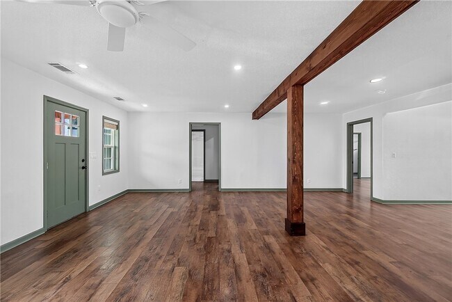 Building Photo - 519 N 8th St