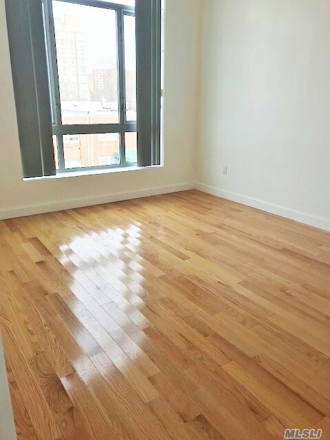 Foto del edificio - 61-15 184th St