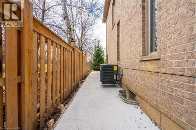 Building Photo - 75 Arrowhead Dr