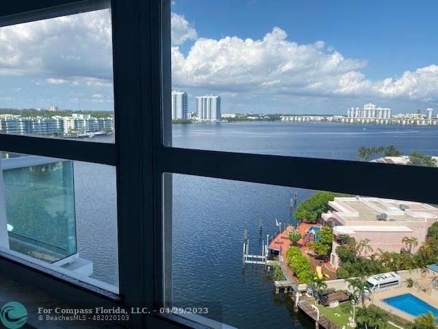 Foto del edificio - 2841 NE 163rd St