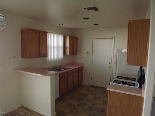 Building Photo - 6234 N Reata Dr