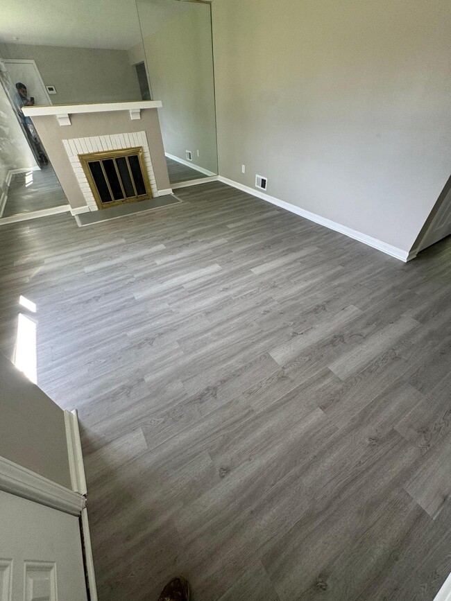 Foto del edificio - 4527 Channing Ln