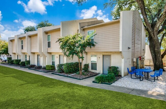 Iconic Village - Iconic Village Apartments