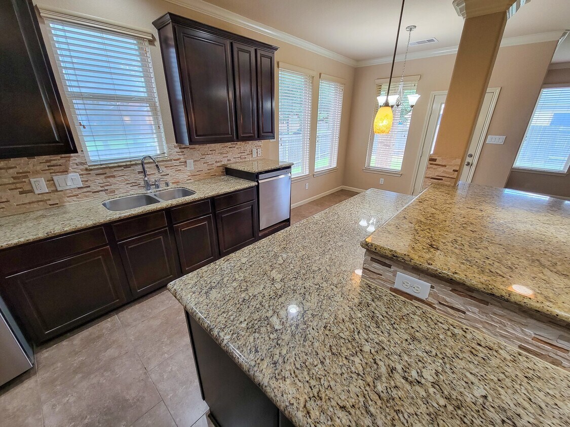 Foto principal - 2814 Bay Springs View