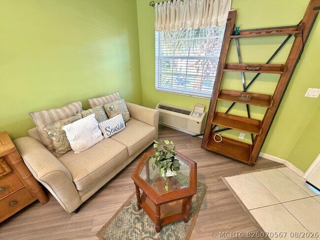 Foto del edificio - 8247 Mulligan Cir