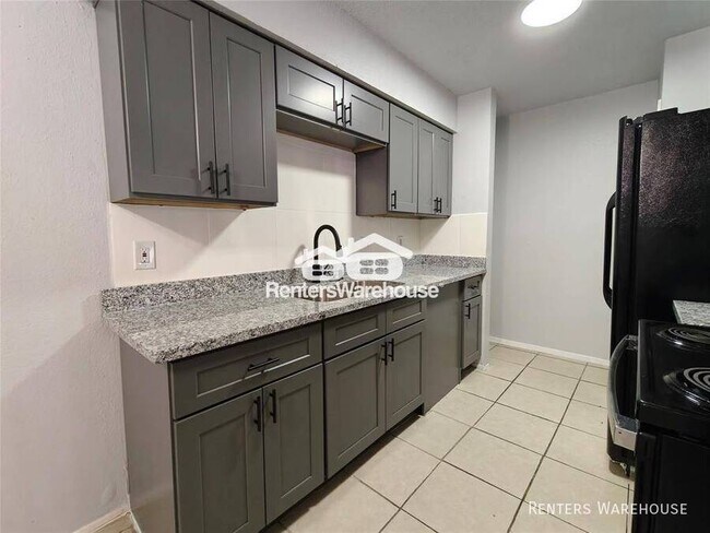 Building Photo - 8034 Antoine Dr
