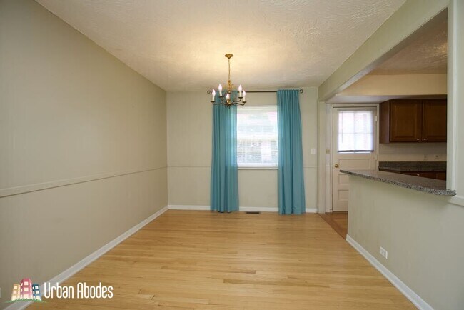 Foto del edificio - 1326 Meadow Ln