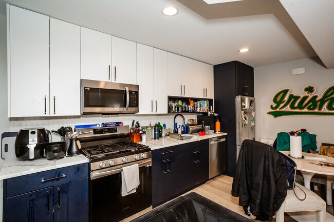 Foto del edificio - 3117 N Racine Ave