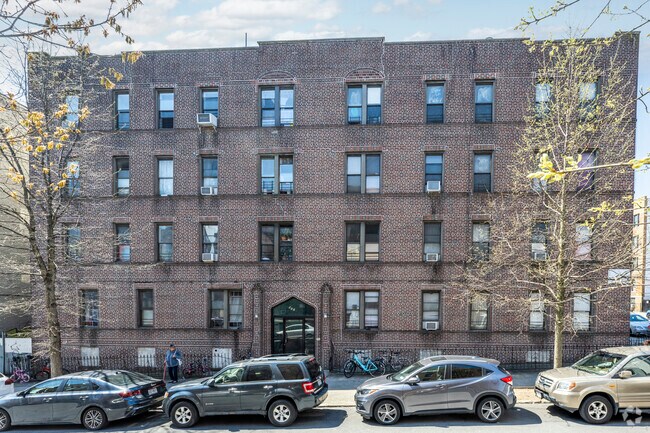 Building Photo - 902 42nd St