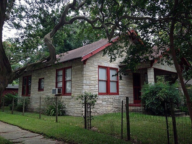 Foto del edificio - 6005 Schuler St