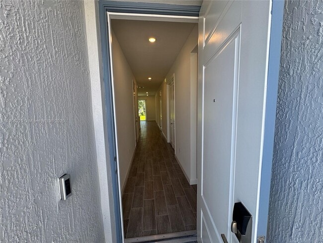 Building Photo - 5726 Divine Dr