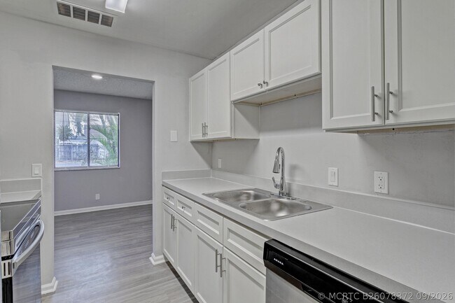 Foto del edificio - 9184 Roan Ln