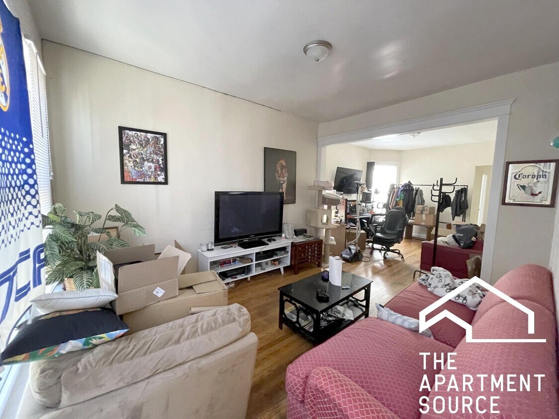 Primary Photo - 3523 W Fullerton Ave