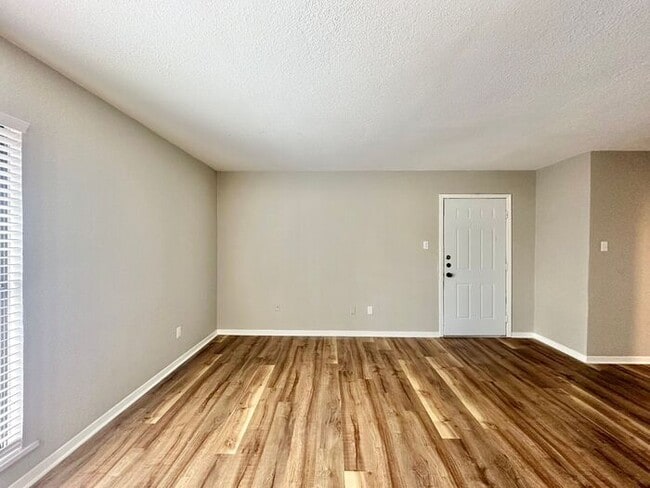 Foto del edificio - Available Now: Affordable Downtown Living!