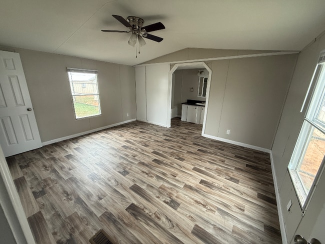 Building Photo - 80 Redwood Ln