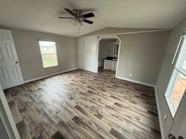 Foto del edificio - 80 Redwood Ln