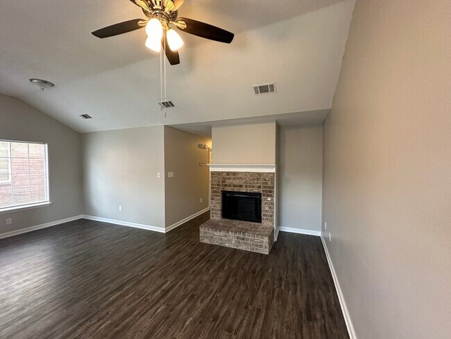 Building Photo - 5499 Emerald Hills Dr