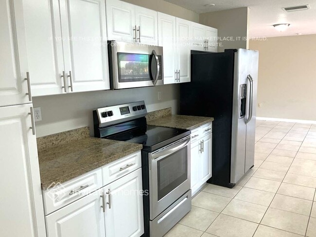 Building Photo - 9760 SW 9th Ct