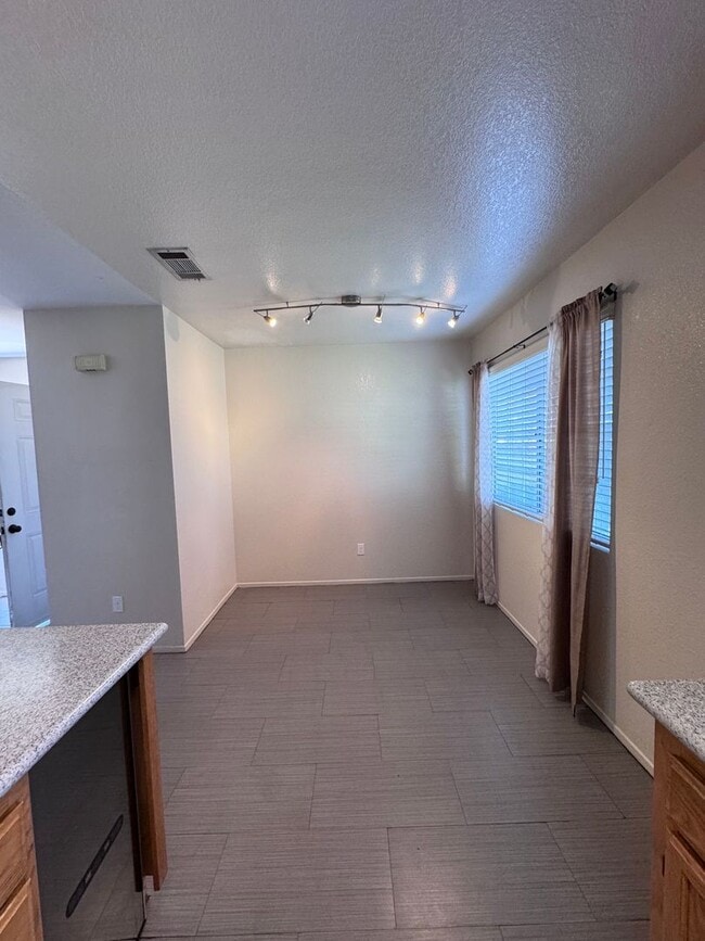 Foto del edificio - 5341 Columbus Pl