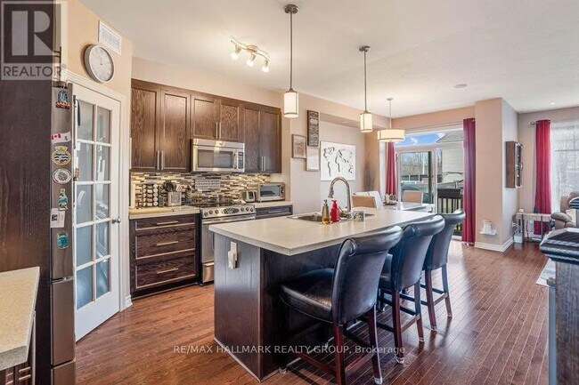 Building Photo - 939 Verbena Crescent