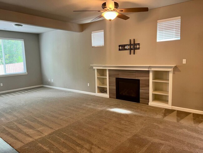 Building Photo - Home in the desirable Freestone at Bayside...