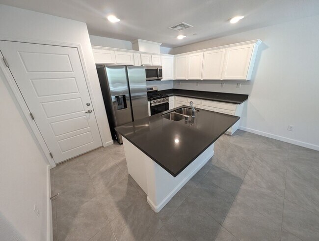 Building Photo - 3509 Golden Chariot Ave