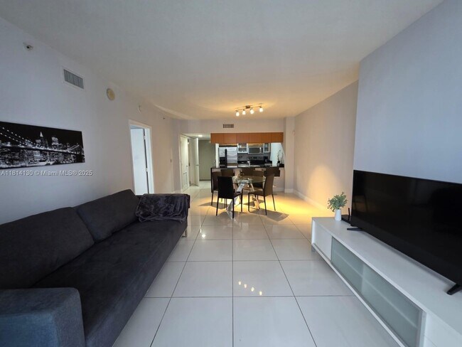 Building Photo - 1750 N Bayshore Dr