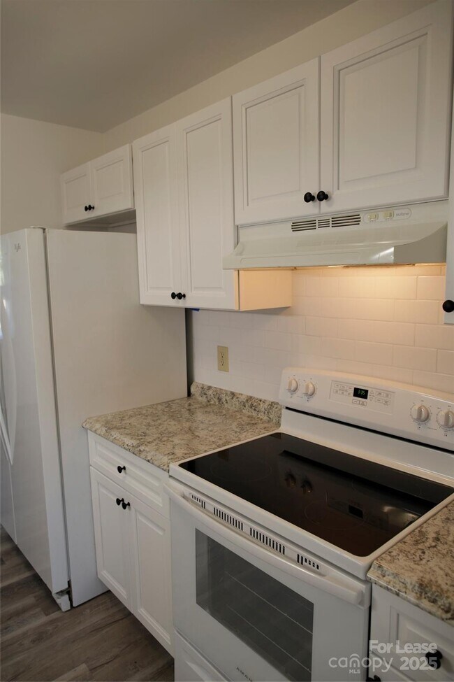 Foto del edificio - 12300 Rock Canyon Dr